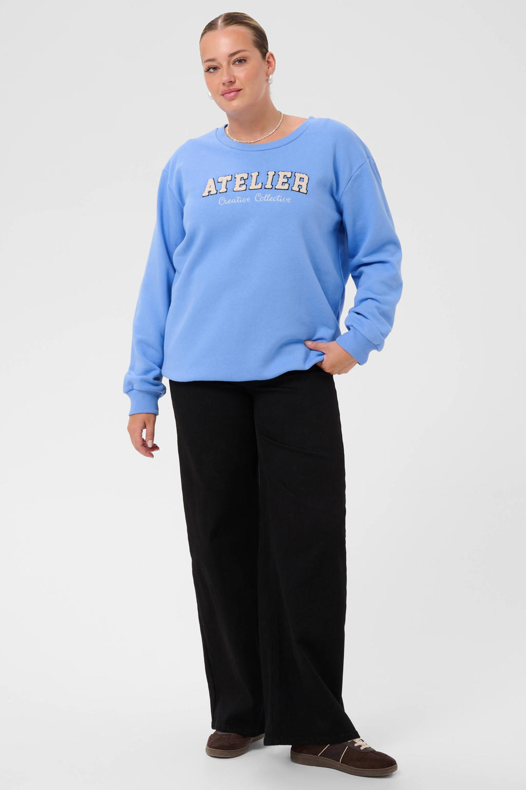 Kaffe Curve Plus Size sweater met tekst - blauw