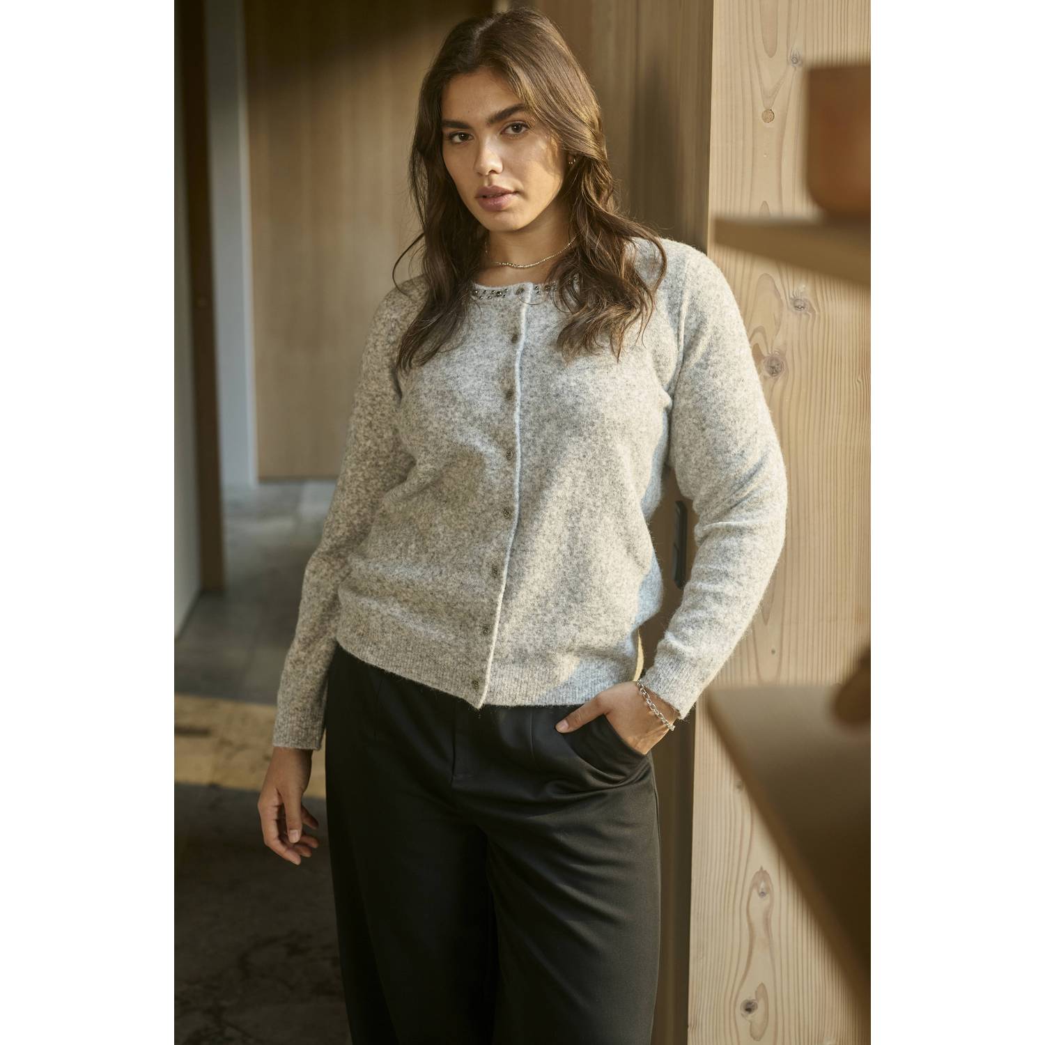 Kaffe Curve Plus Size gebreid vest met studs en wol grijs