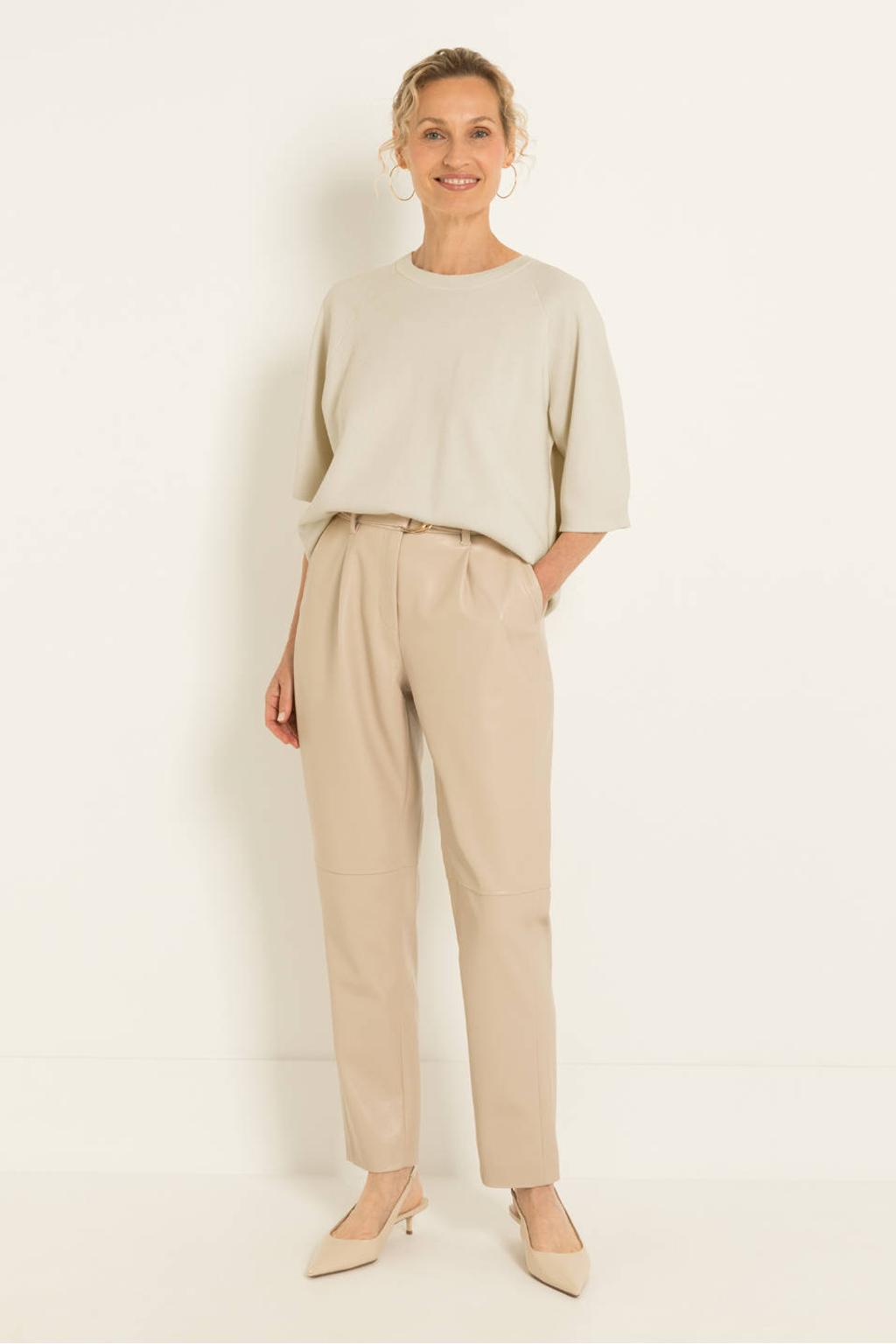 Zandkleurige dames CLAUDIA BY CLAUDIA STRÄTER imitatieleren broek van polyurethaan met tapered fit en high waist