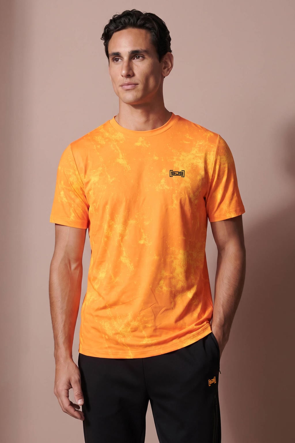 Oranje heren Sjeng Sports Nexus T-shirt van polyester met korte mouwen en ronde hals