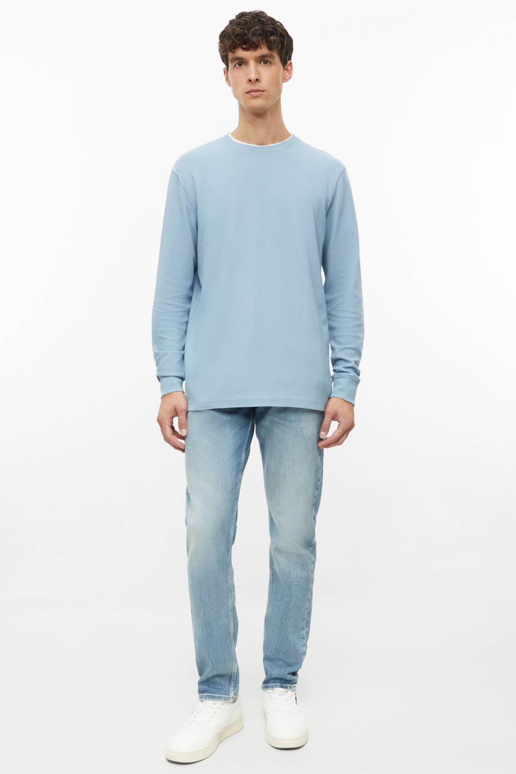 Lichtblauwe heren s.Oliver regular fit longsleeve blauw van katoen met effen, lange mouwen, ronde hals en textuur