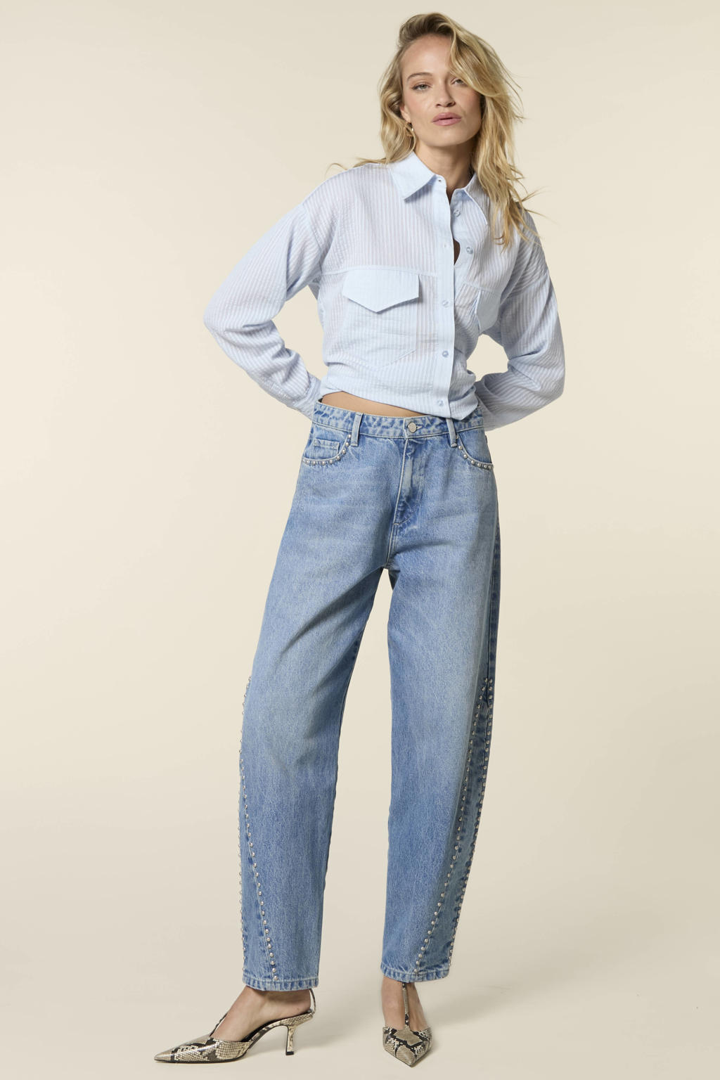 Medium blue denim dames Homage to Denim regular waist barrel jeans mediumblauw met rits- en knoopsluiting en effen