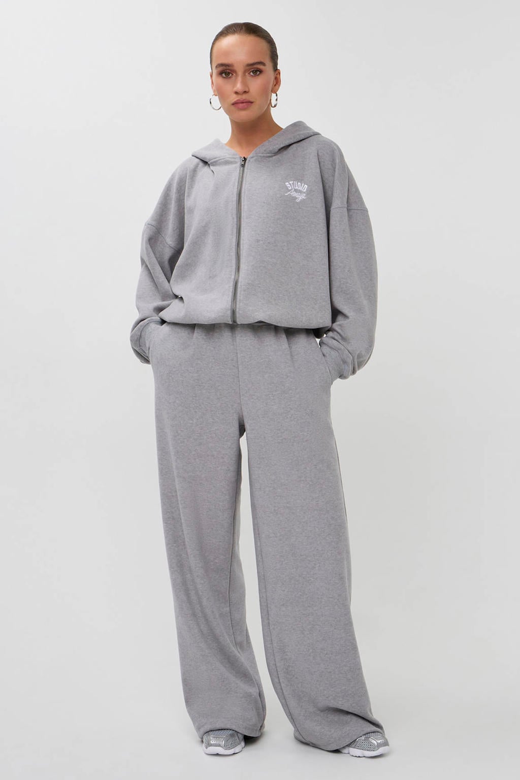 Grijze dames Studio AMAYA loose fit joggingbroek van viscose met regular waist, elastische tailleband en effen