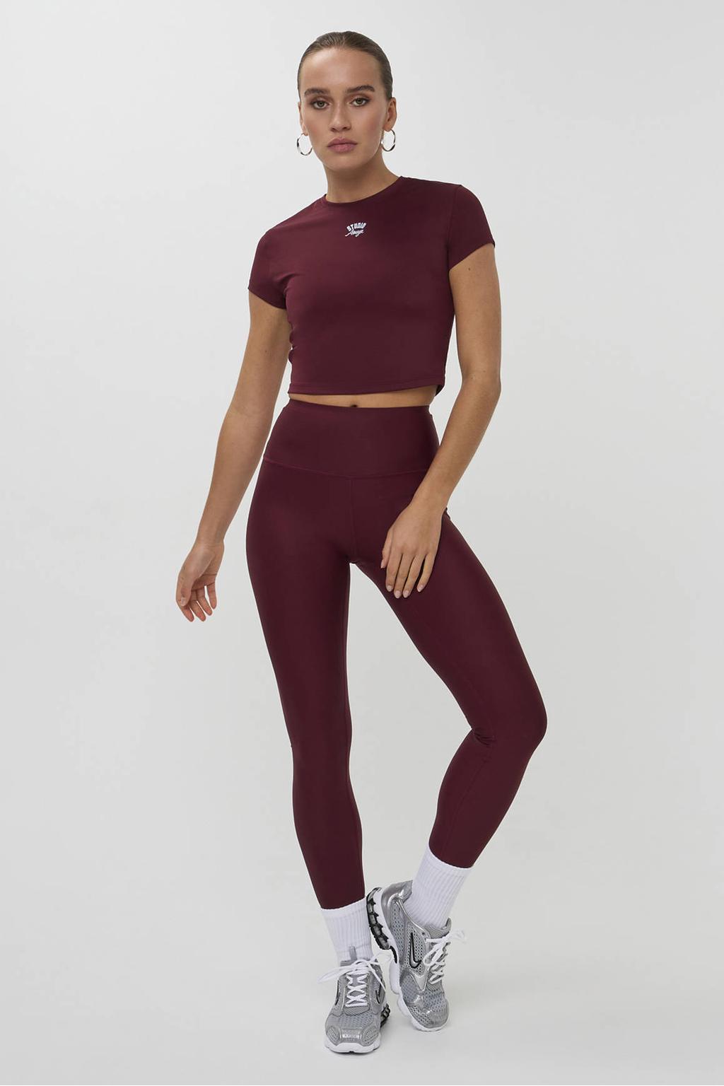 Donkerblauwe dames Studio AMAYA sportshirt van nylon met effen, korte mouwen en ronde hals