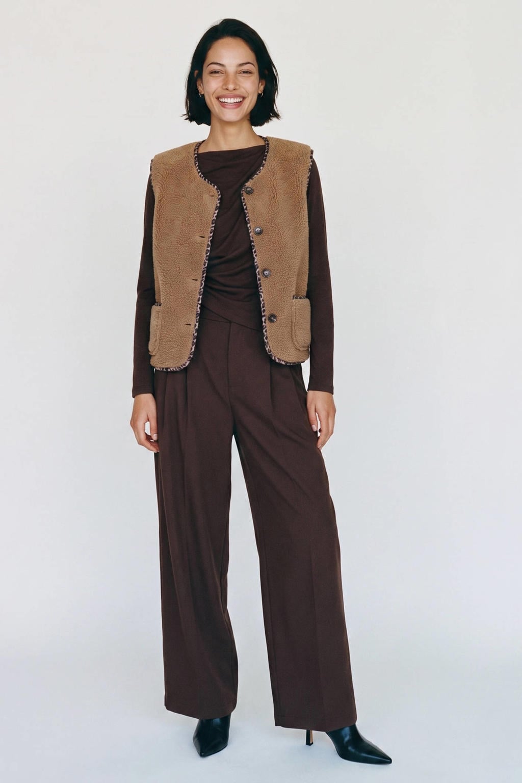 Bruine dames VERO MODA teddy gilet met effen, ronde hals en knoopsluiting