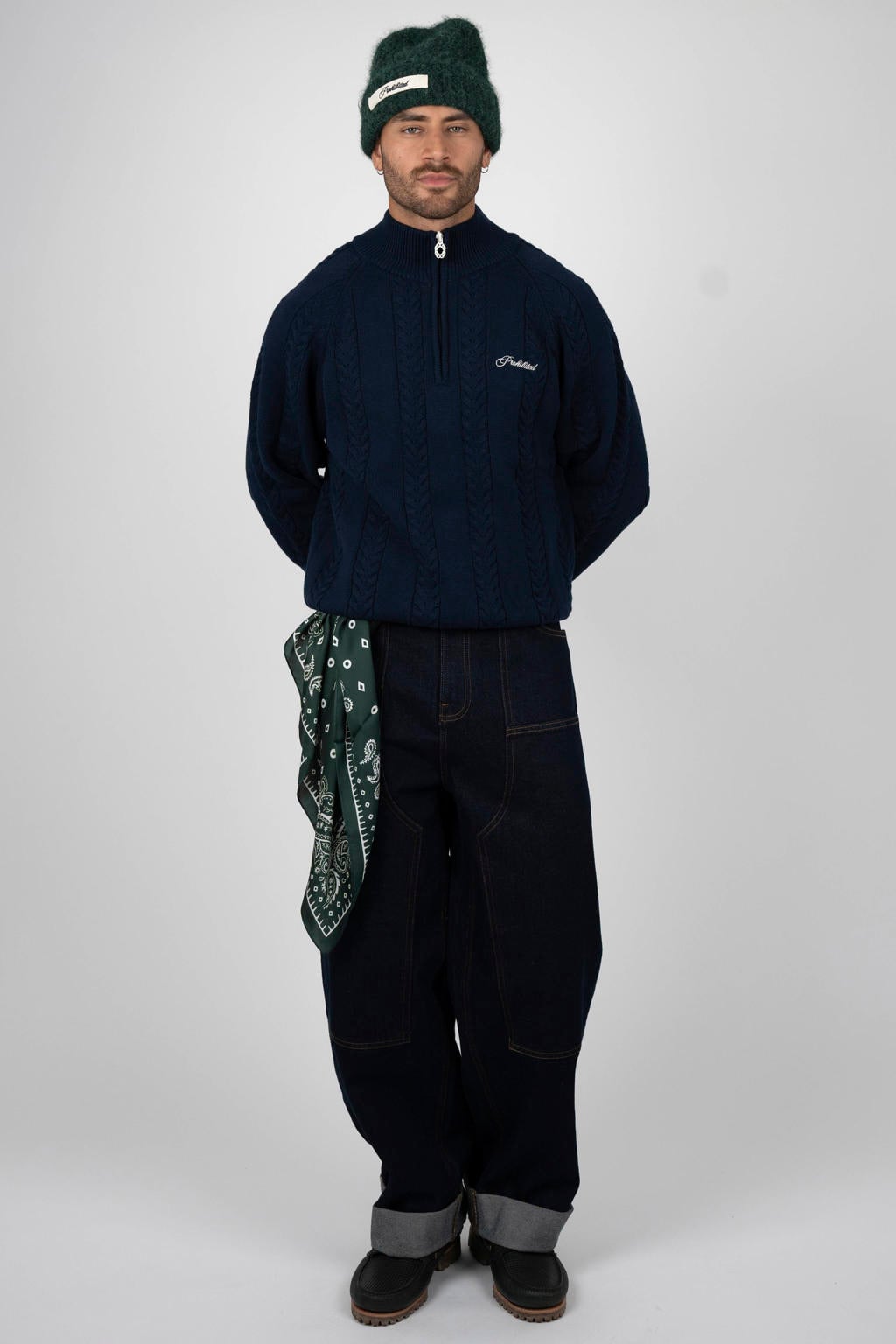 Donkerblauwe heren Prohibited katoenen oversized kabeltrui met lange mouwen, opstaande kraag, halve rits en gebreide details