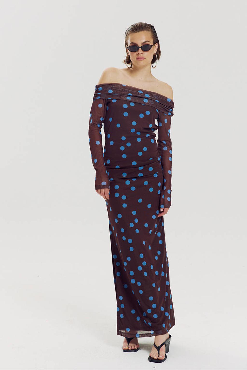 Bruin en blauwe dames HARPER & YVE top van mesh met stippenprint, lange mouwen, off shoulder hals en mesh