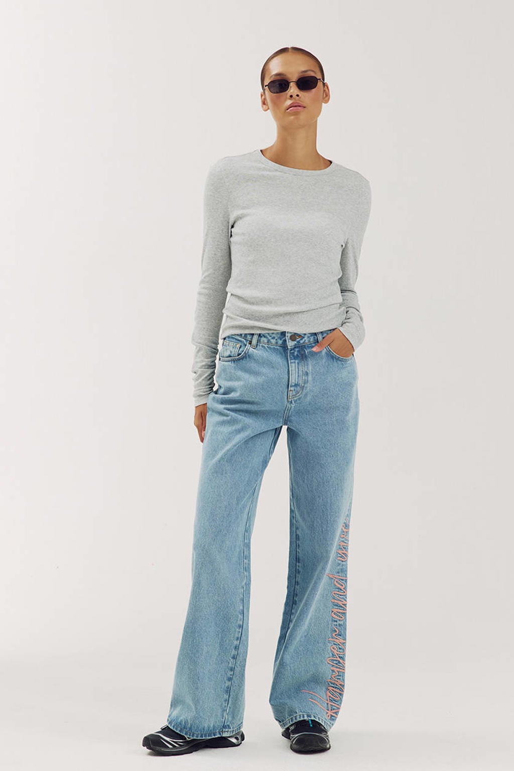 Light blue denim dames HARPER & YVE straight leg jeans en tekst met rits- en knoopsluiting