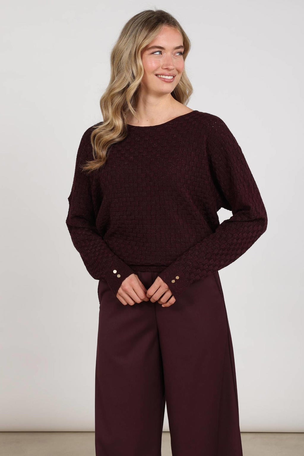 Donkerrode dames NUKUS gebreide trui van acryl met effen, lange mouwen, ronde hals en lurex