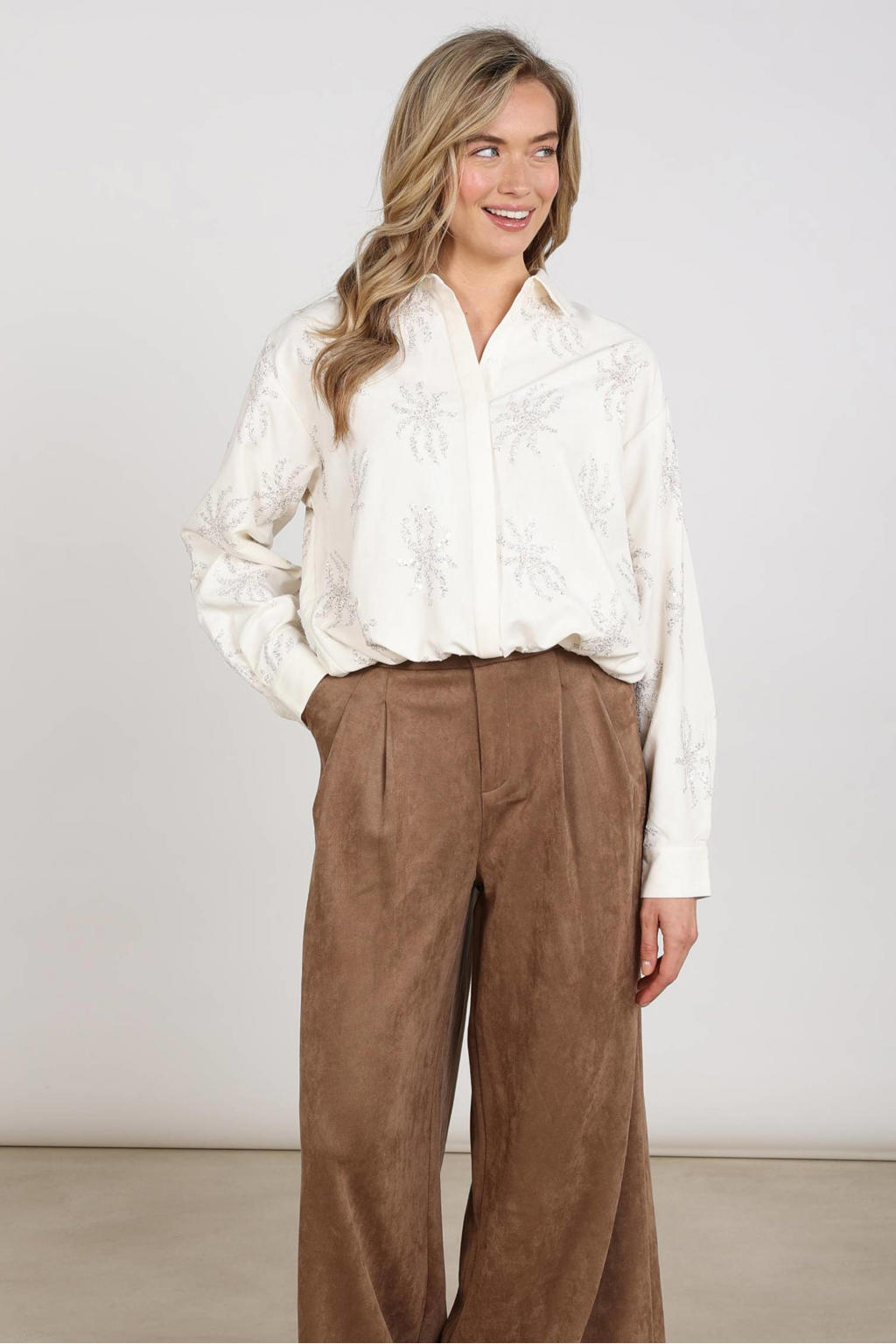 Ecru dames NUKUS blouse van polyester met lange mouwen, klassieke kraag, knoopsluiting en elastische boord