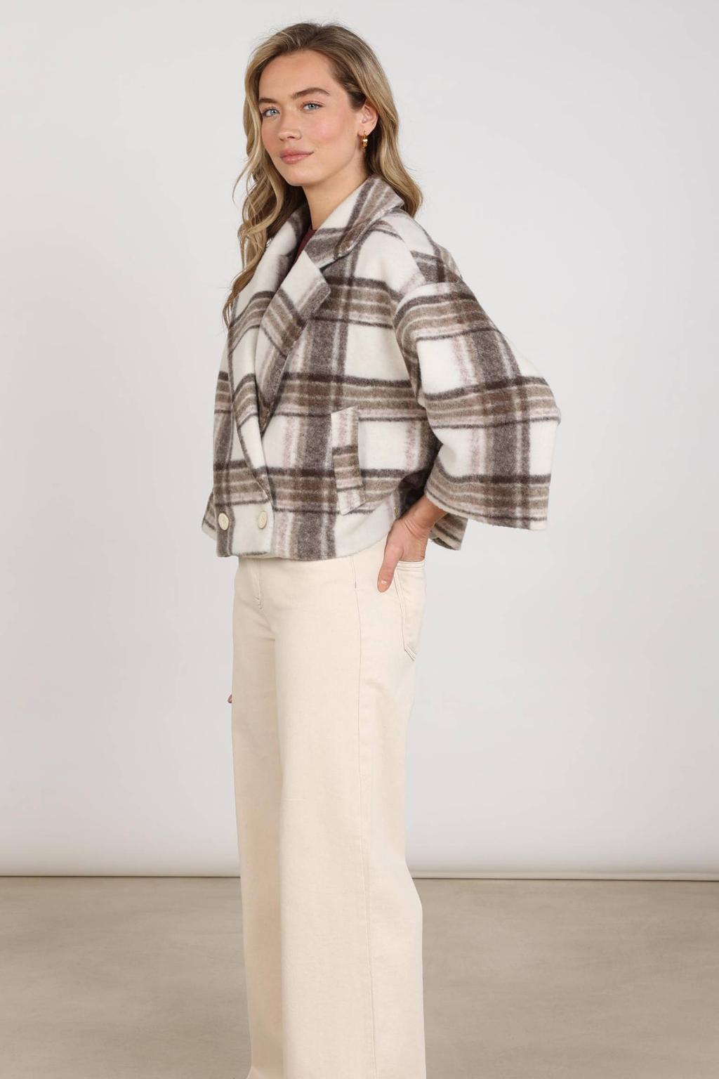 Ecru en taupe dames NUKUS geruite tussenjas van polyester met driekwart mouwen, reverskraag en double breasted sluiting