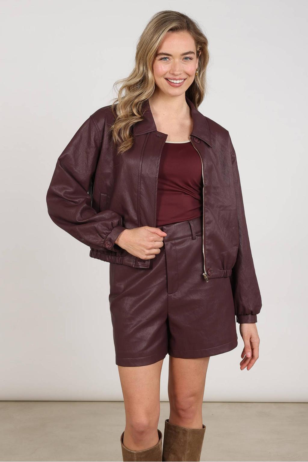 Aubergine dames NUKUS imitatieleren bomberjack met lange mouwen, klassieke kraag en ritssluiting