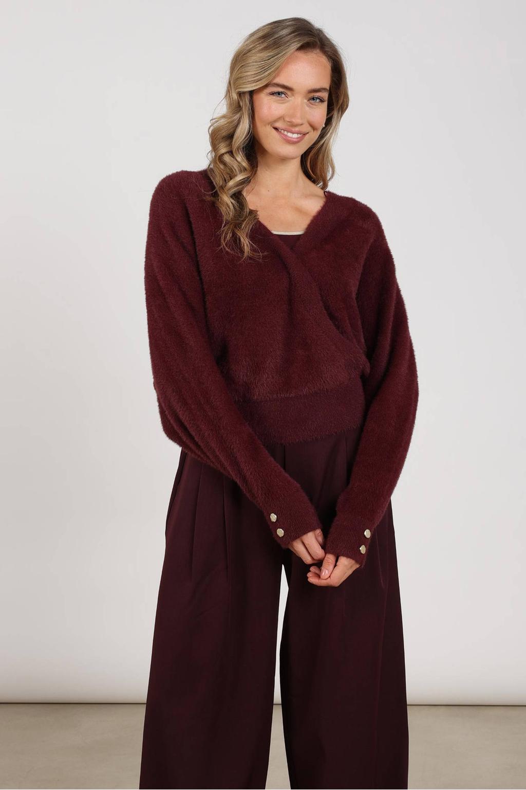 Donkerrode dames NUKUS pullover van harig materiaal met effen, lange mouwen en V-hals