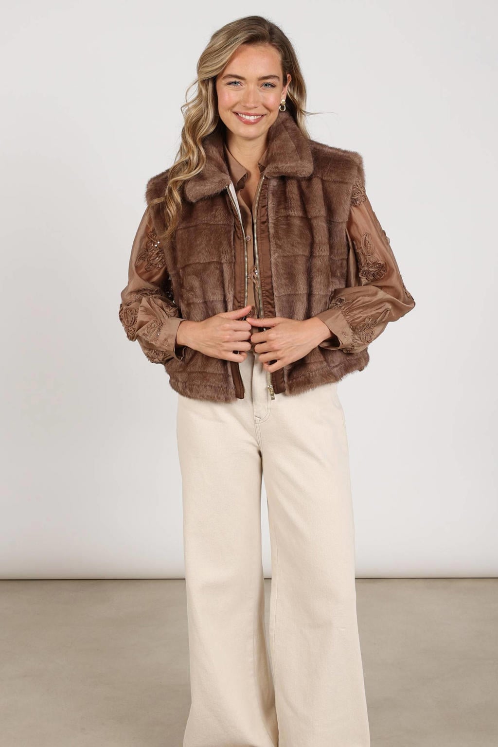 Bruine dames NUKUS gilet van polyester met effen, opstaande kraag en ritssluiting