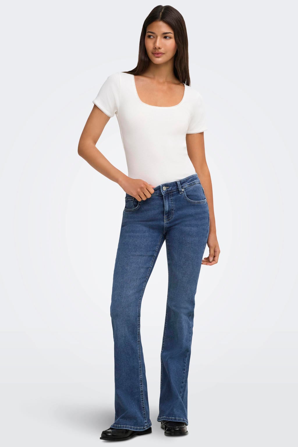 Medium blue denim dames ONLY Onlphoebe Lw B-P Flare Dnm Pim454 Noos jeans mediumblauw met effen