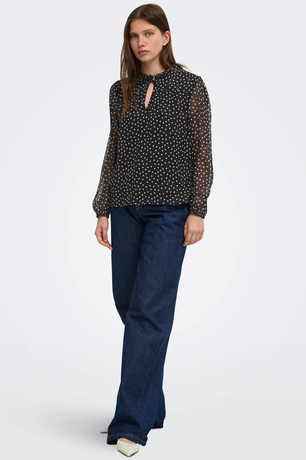 Zwart en ecru dames ONLY rechtvallende semi-transparante blouse en van polyester met lange mouwen, strikkraag, knoopsluiting en ruches