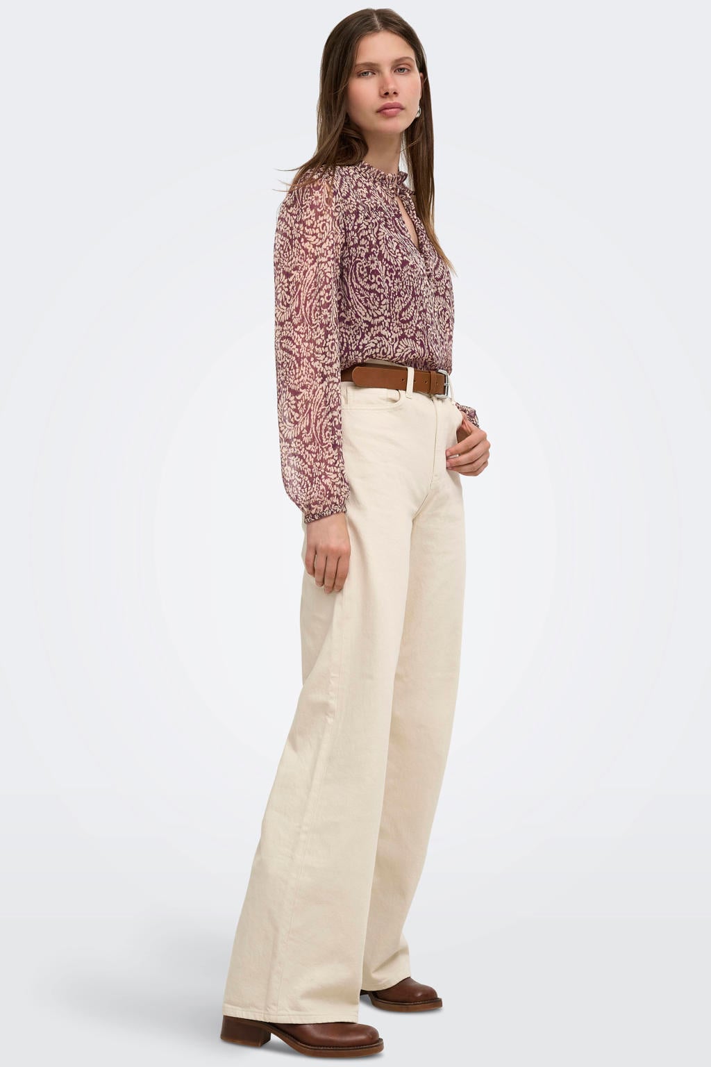 Rood en lichtroze dames ONLY rechtvallende semi-transparante blouse en van polyester met lange mouwen, strikkraag, knoopsluiting en ruches