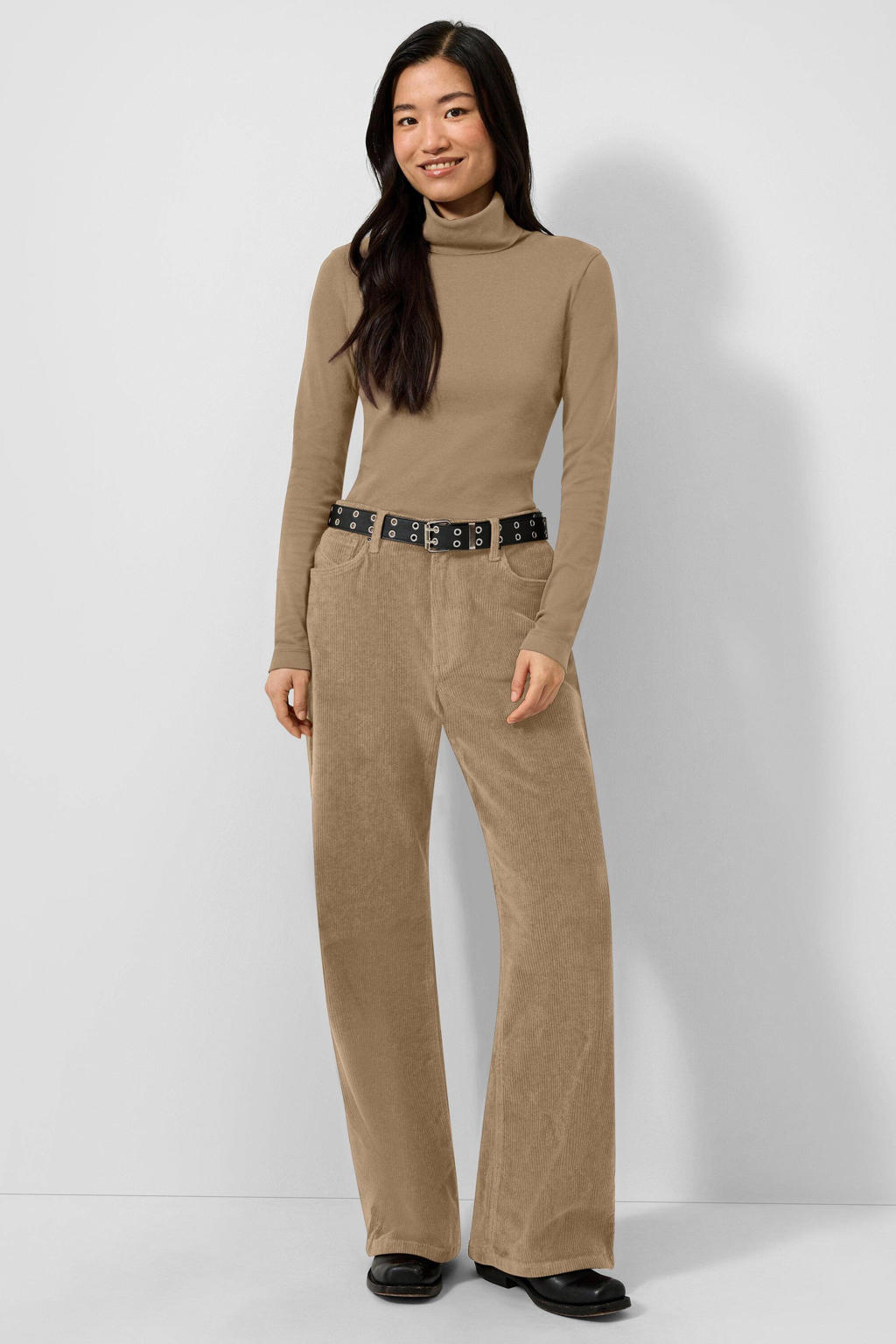 Bruine dames QS straight leg corduroy broek met rits- en haaksluiting en effen