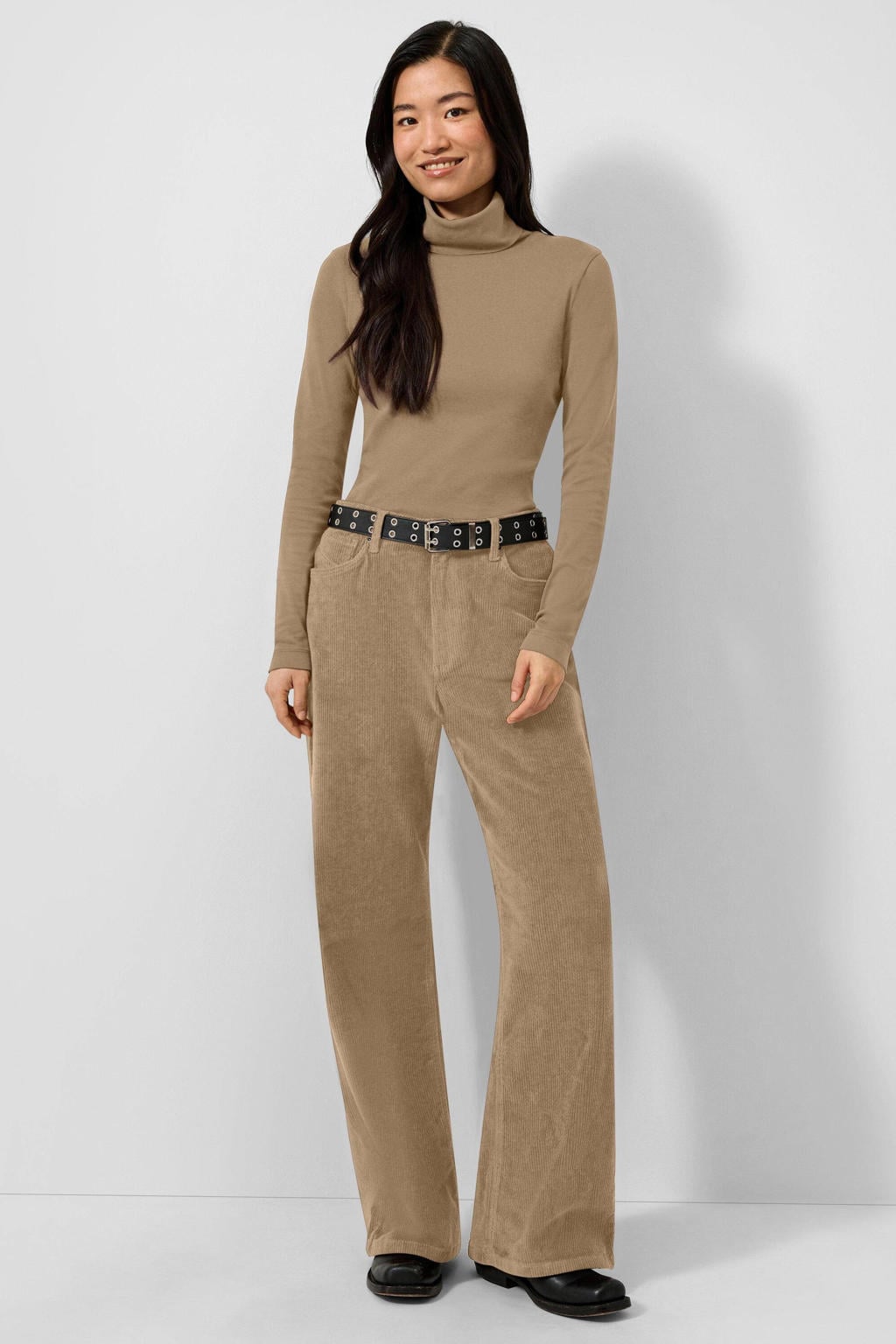 Bruine dames QS straight leg corduroy broek met rits- en haaksluiting en effen
