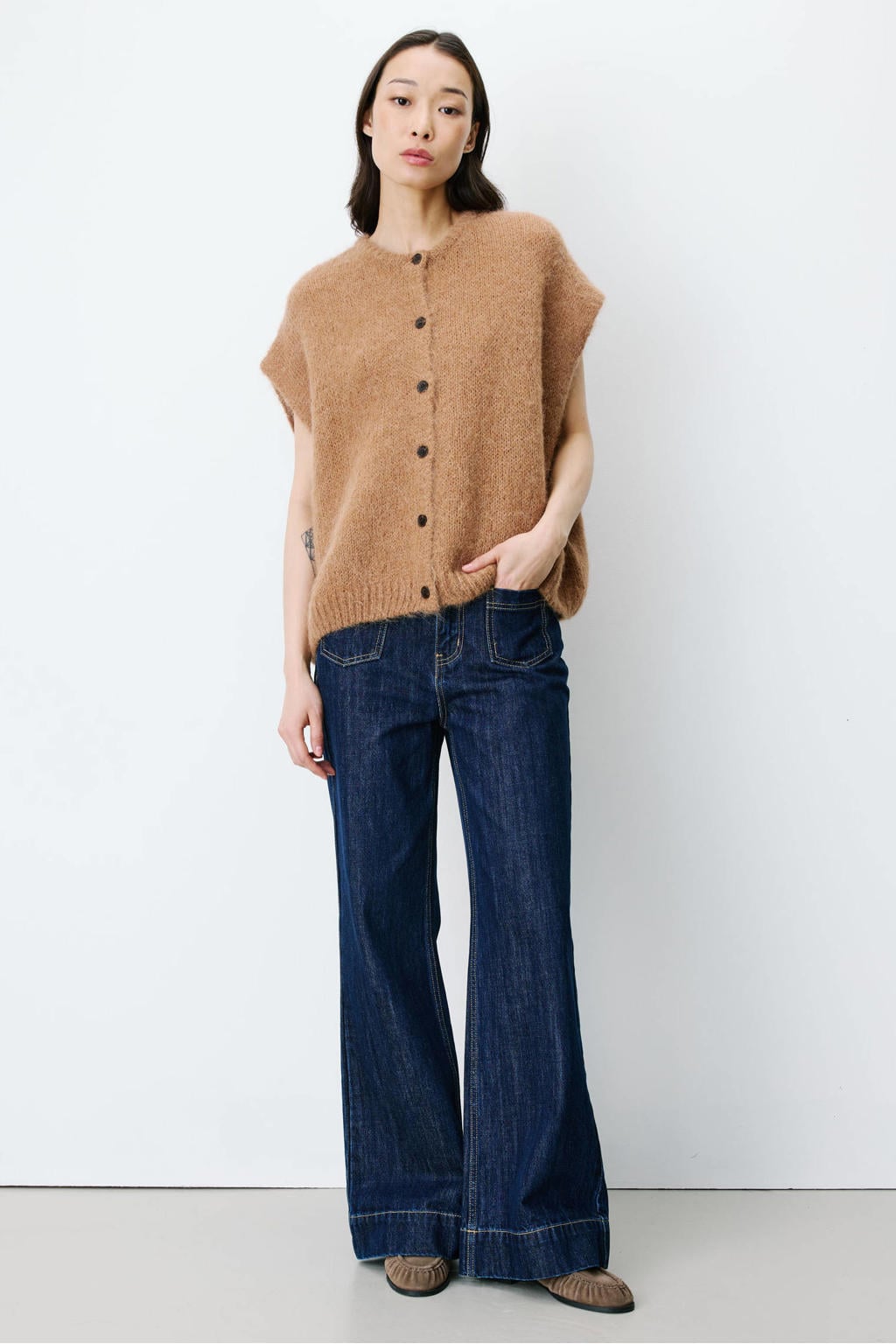 Camelkleurige dames Grace & Mila wollen gebreid vest met effen, ronde hals en knoopsluiting