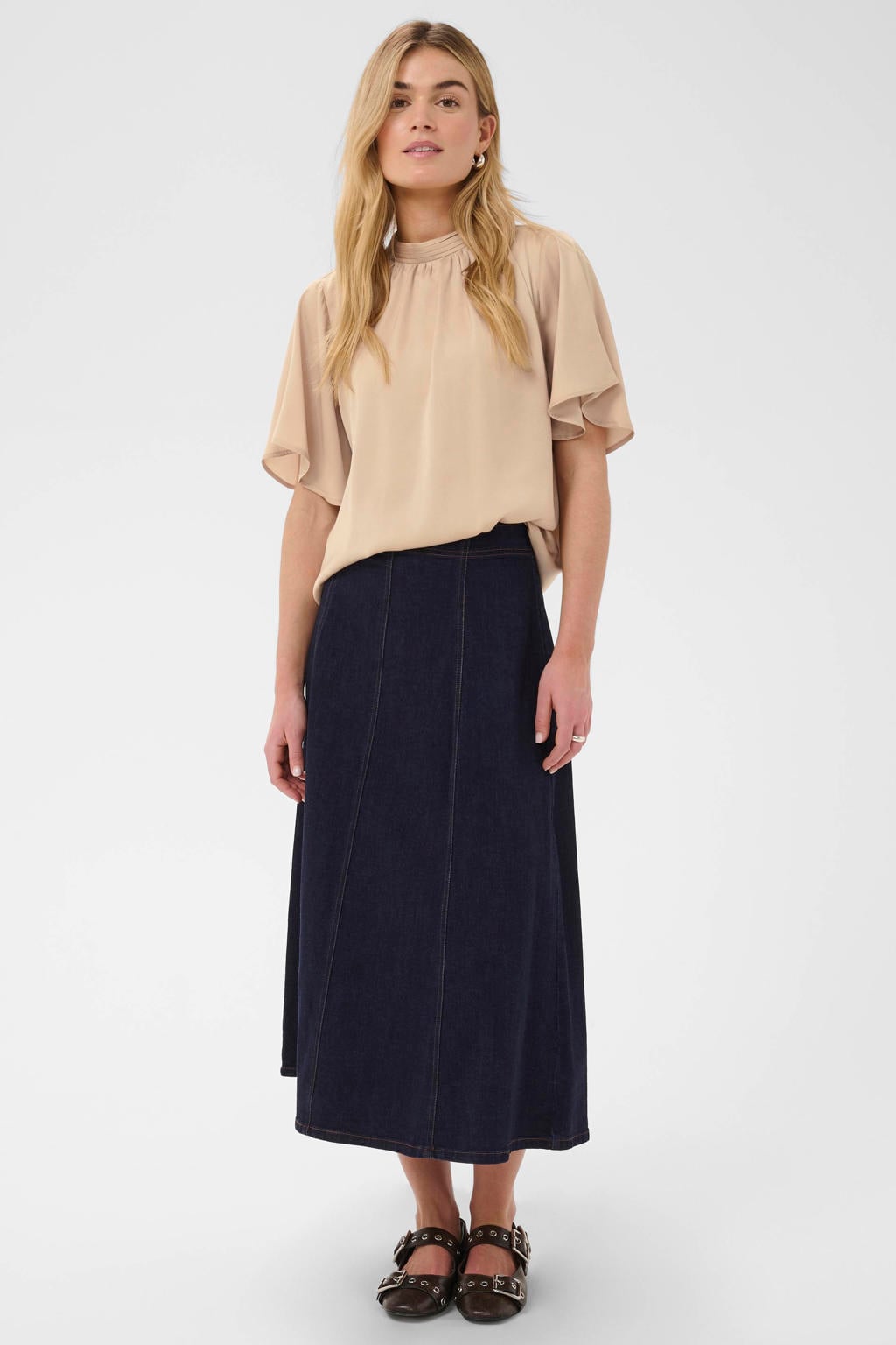 Zandkleurige dames Saint Tropez blousetop van polyester met effen, korte mouwen, opstaande kraag, knoopsluiting en plooien