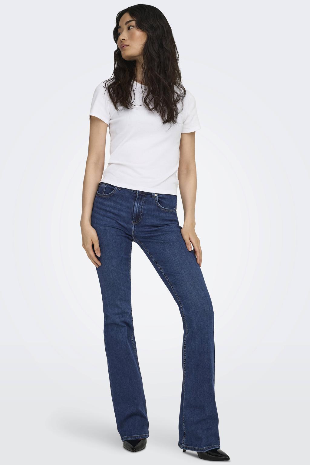 Dark blue denim dames ONLY Onlblush Mw B-P Flared Dnm Pim134 Noos flared jeans met regular waist en effen