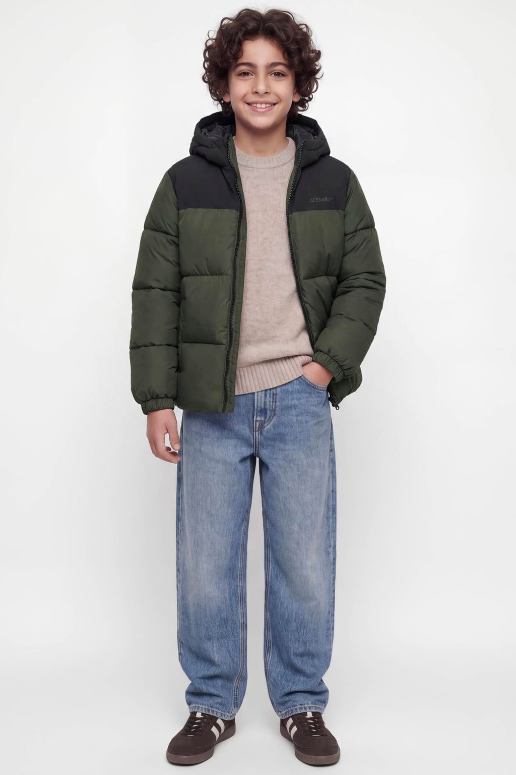 Groen en zwarte jongens JACK & JONES JUNIOR pufferjas van polyester met meerkleurige print, lange mouwen, capuchon en ritssluiting