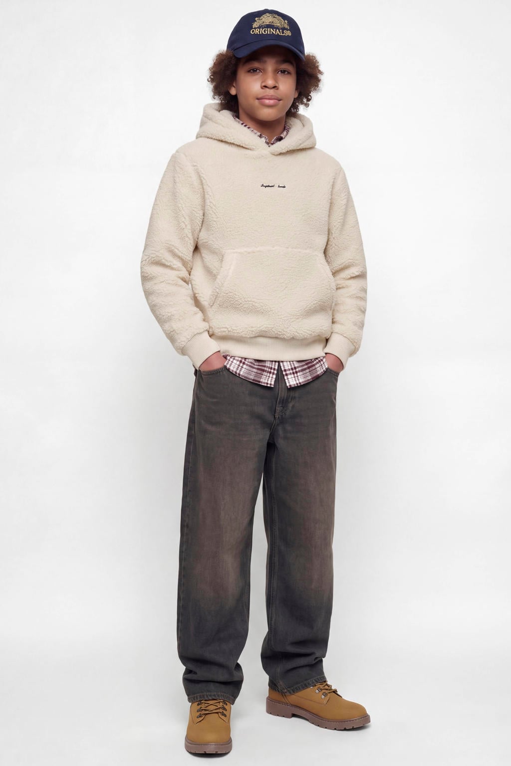 Beige jongens JACK & JONES JUNIOR sweater van teddy materiaal met tekst print, lange mouwen, capuchon en geribde boorden