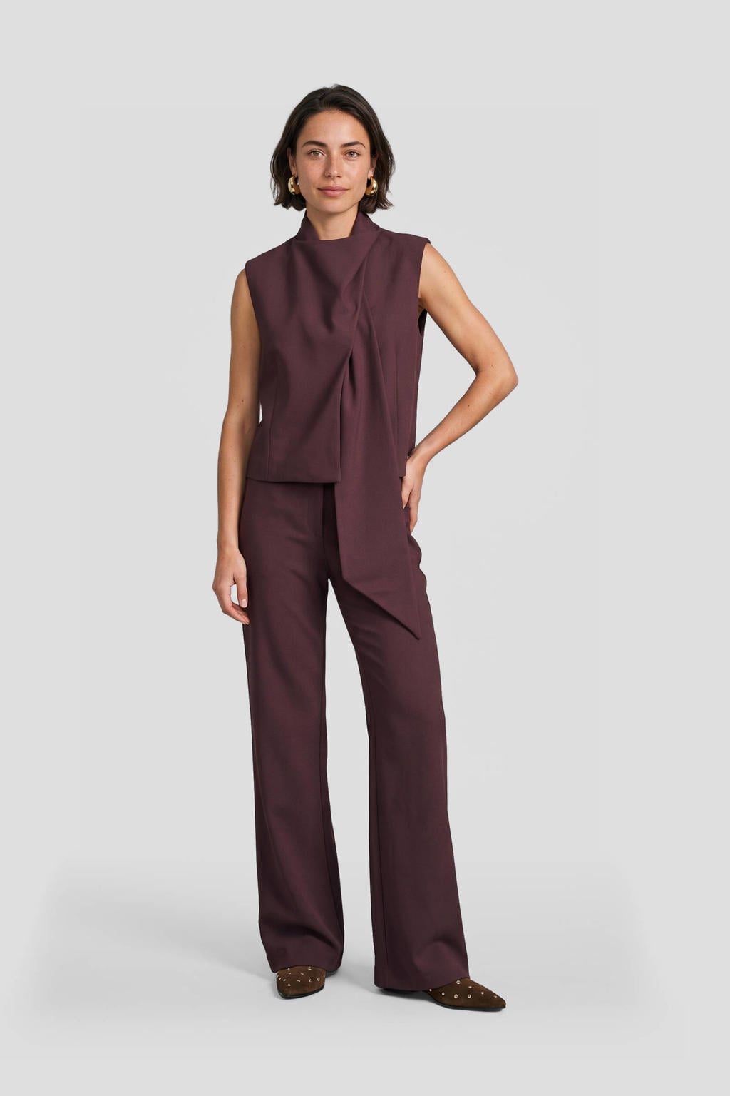 Bruine dames TQ-Amsterdam travelstof gilet bruin met effen, ronde hals en knoopsluiting