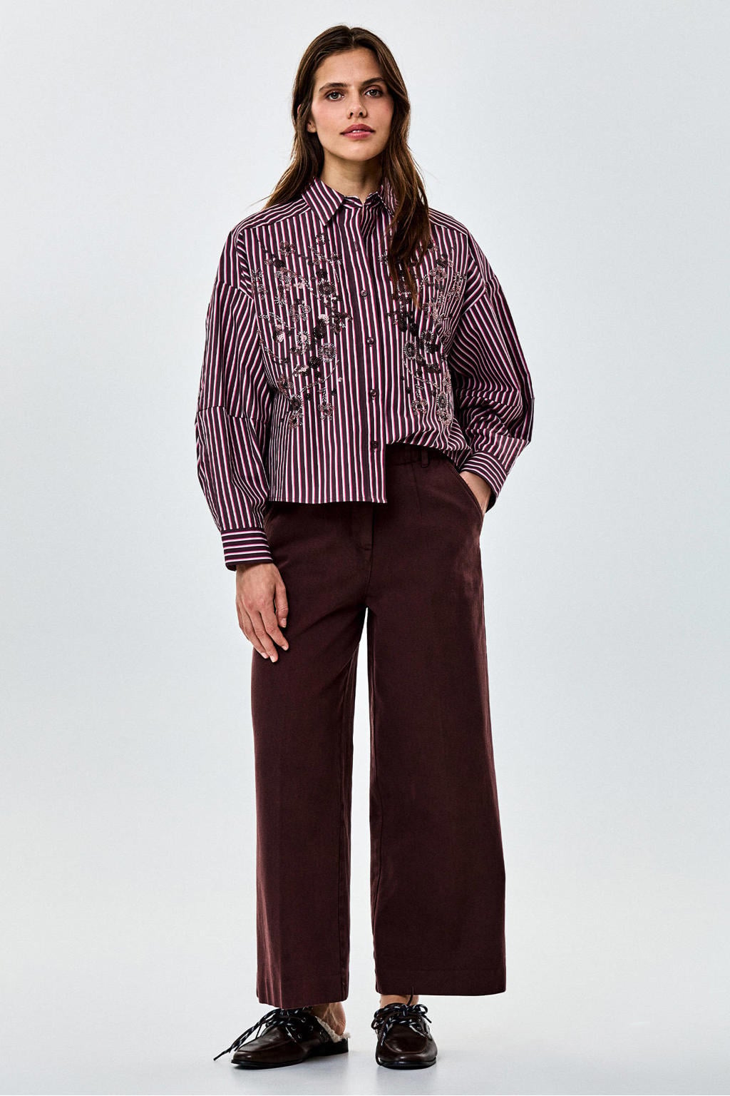 Donkerrood, ecru en roze dames CKS gestreepte blouse van katoen met lange mouwen, klassieke kraag, knoopsluiting en borduursels