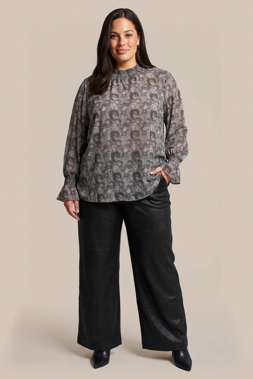 Exxcellent Plus Size semi-transparante top met print - beige/zwart
