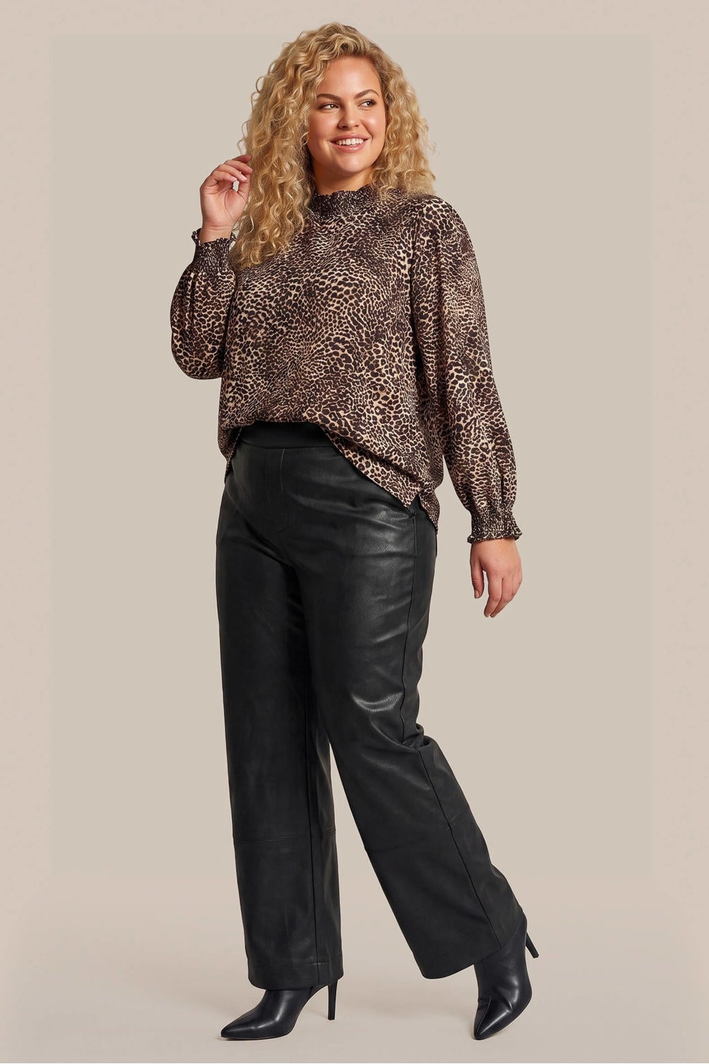 Exxcellent Plus Size imitatieleren straight leg broek - zwart