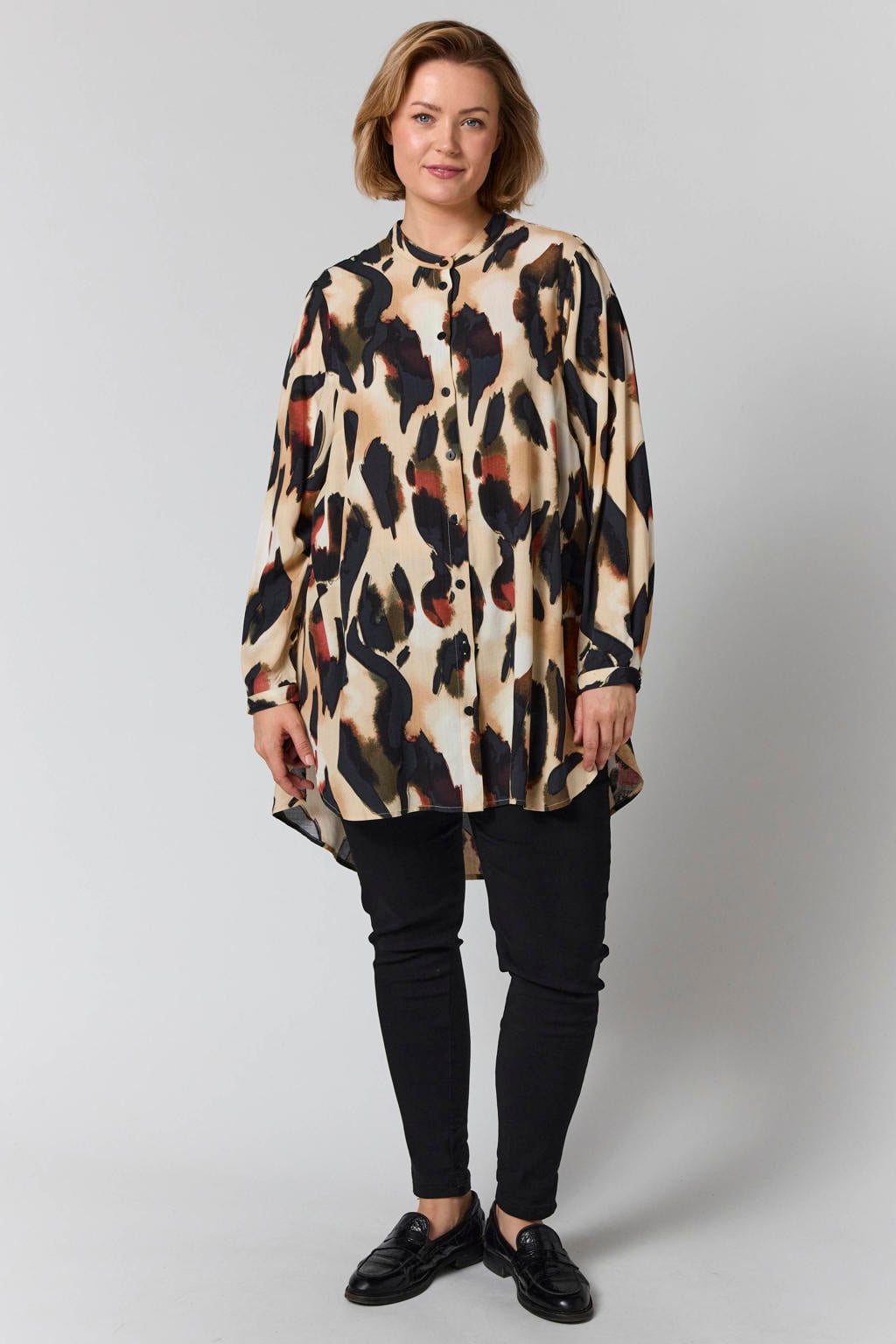 Zand, zwart en oranje dames Gozzip Plus Size blouse van viscose met lange mouwen en knoopsluiting