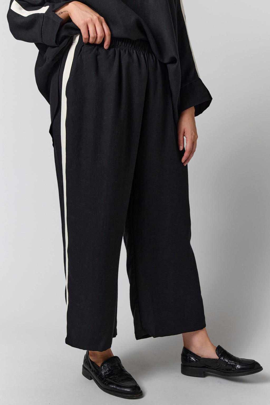 Zwarte dames Gozzip Plus Size straight leg cropped broek van viscose met effen