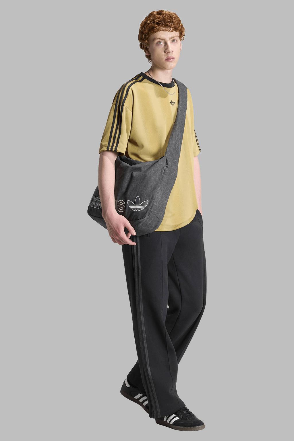 Geel en zwarte heren adidas Originals boxy T-shirt van polyester met logo dessin, korte mouwen en ronde hals