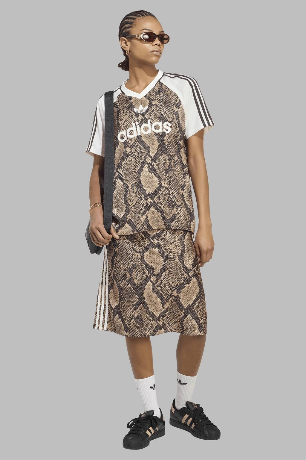 Bruin, wit en zwarte dames adidas Originals T-shirt van polyester met dierenprint, korte mouwen en ronde hals