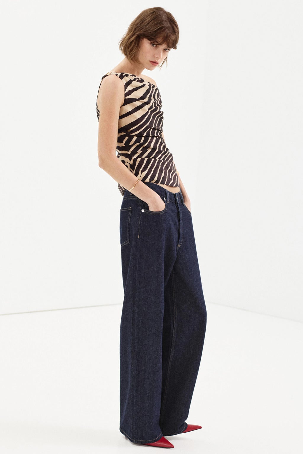 Zwart en beige dames Mango top met off shoulder hals