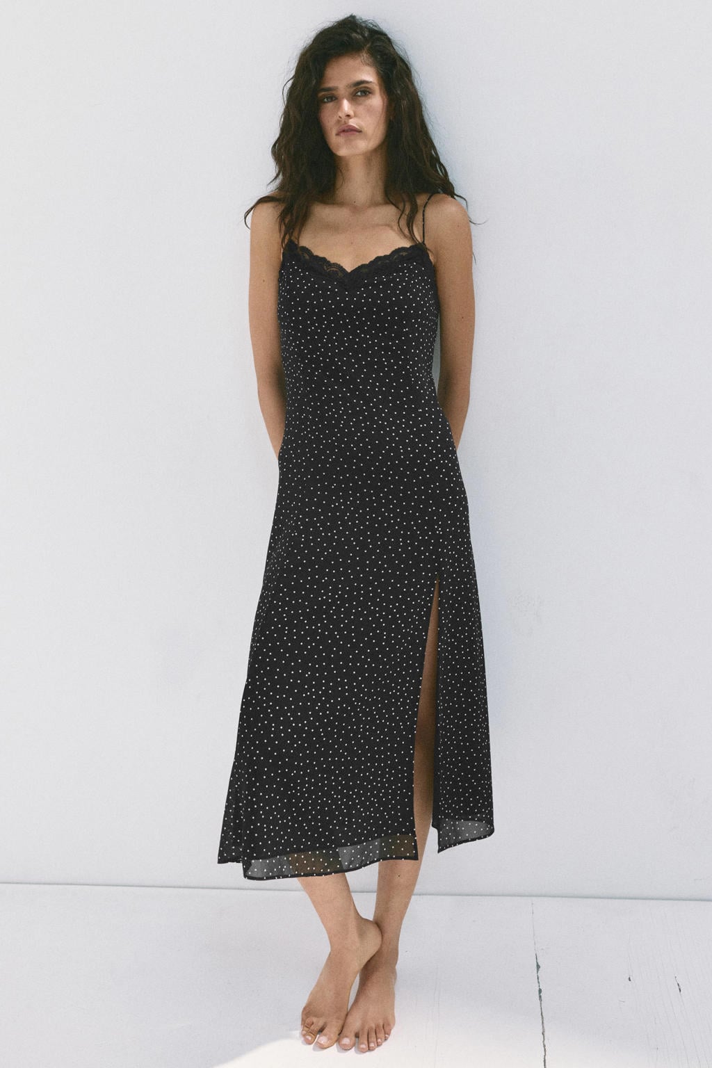 Mango midi zomerjurk met split en stippen - zwart