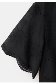 thumbnail: Mango blouse met broderie - zwart