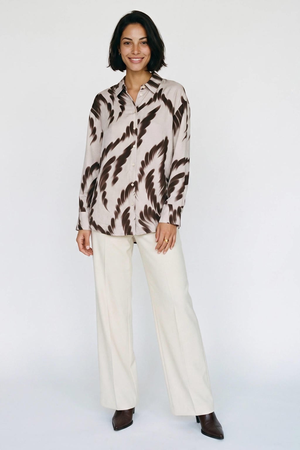 Beige dames VERO MODA blouse van viscose met lange mouwen, klassieke kraag, knoopsluiting en geweven detail