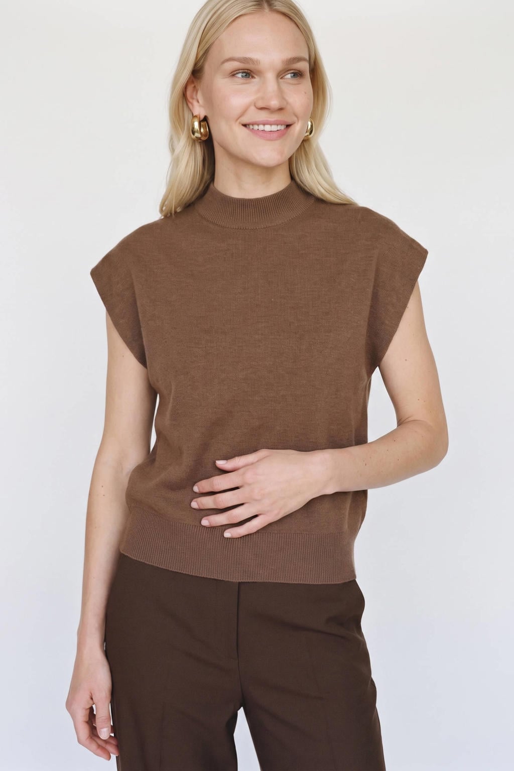 Bruine dames VERO MODA gebreide trui van viscose met effen, lange mouwen en opstaande kraag