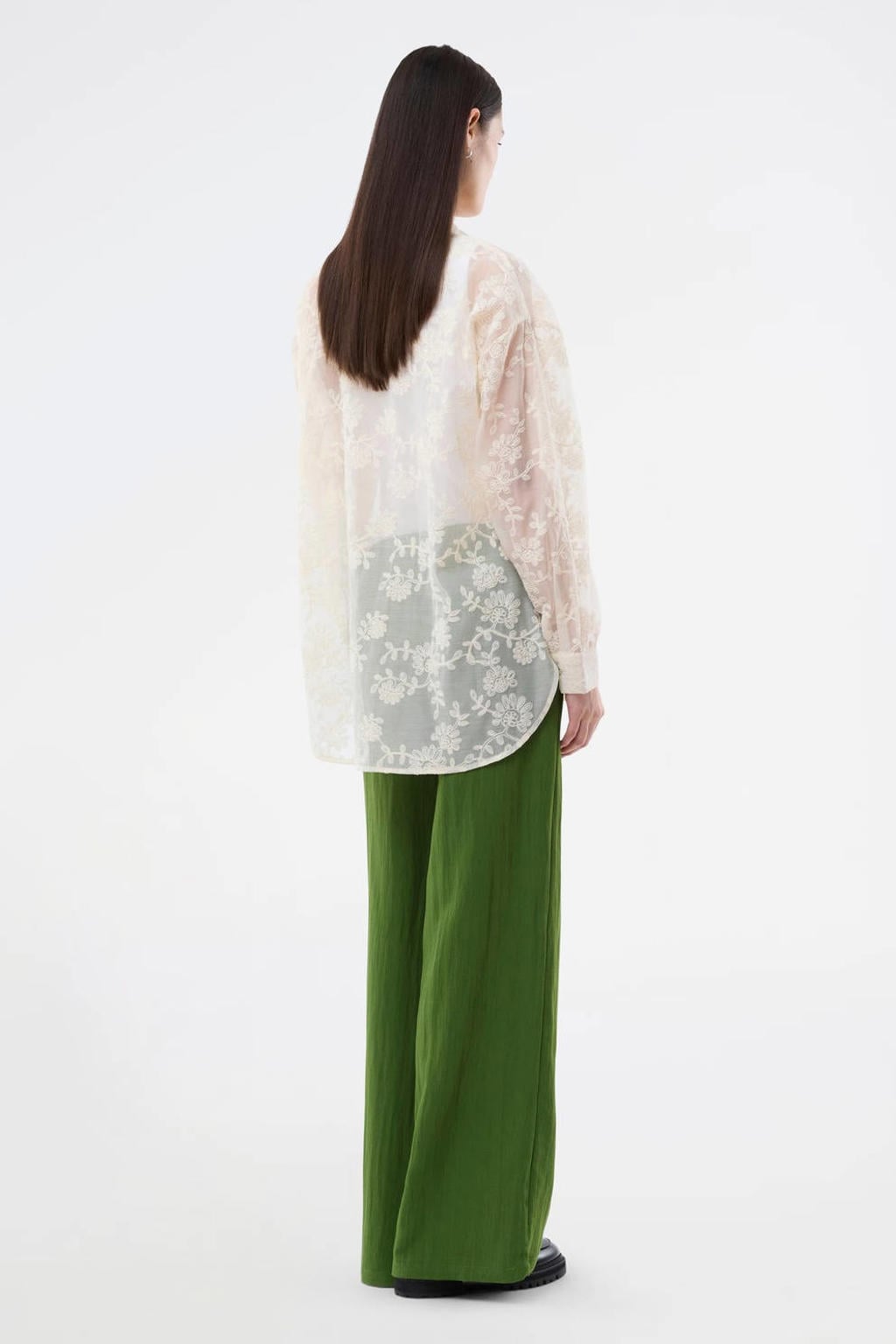 Crème dames Modström gebloemde blouse crème van polyester met lange mouwen, klassieke kraag, knoopsluiting en broderie