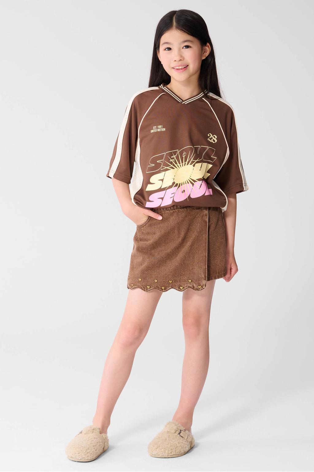 Bruine meisjes Shoeby skort met hartjes gemaakt van denim en met rits- en knoopsluiting