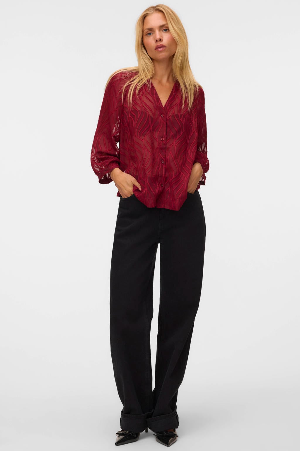Donkerrode dames VERO MODA semi-transparante blouse van polyester met grafische print, driekwart mouwen, V-hals, knoopsluiting en geweven detail