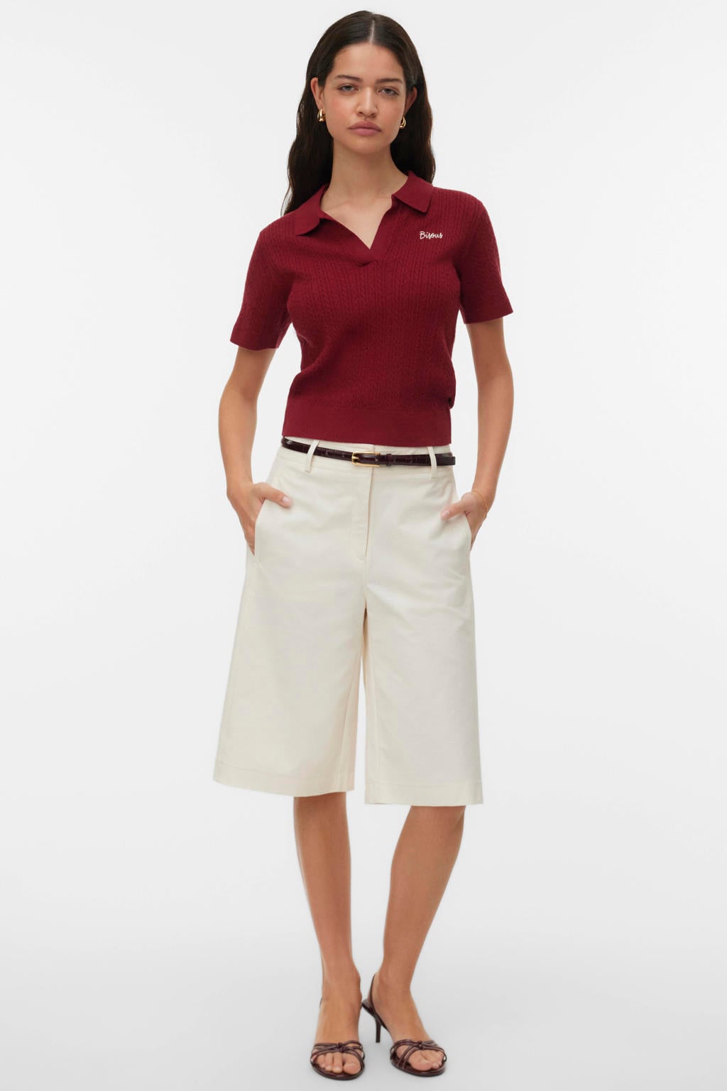 Rode dames VERO MODA top van viscose met korte mouwen, polo kraag en borduursels