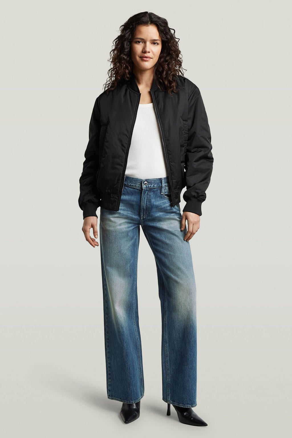 Medium blue denim dames G-STAR Judee wide leg jeans mediumblauw van katoen met low waist, rits- en drukknoopsluiting en effen