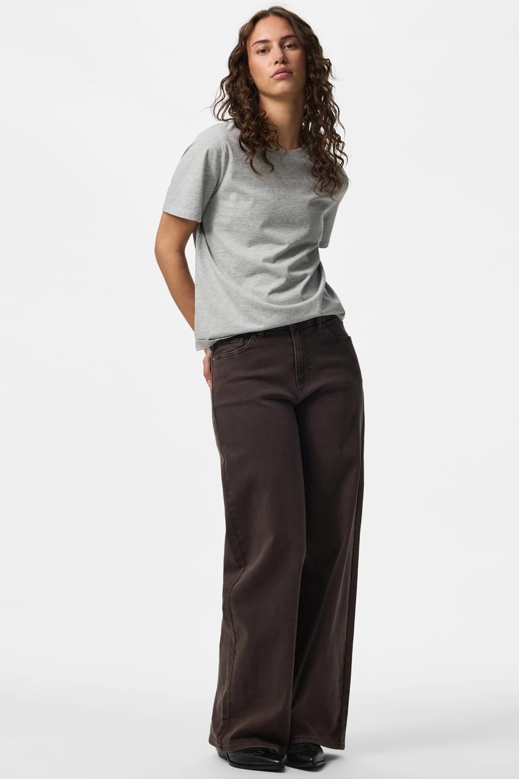 Bruine dames PIECES Pcsilke Mw Wide Colored Jeans Noos Bc jeans van denim met regular waist en effen