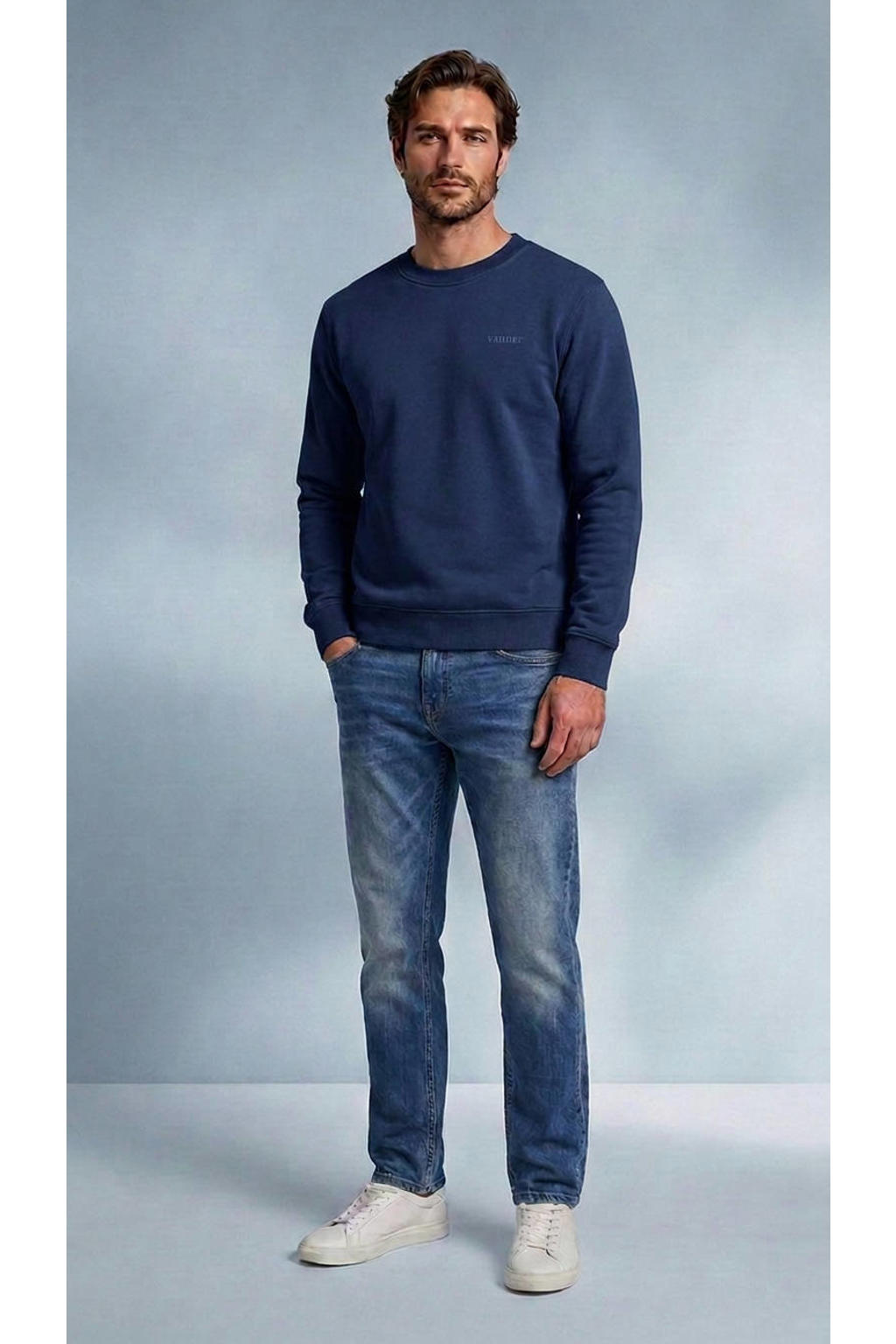 Vänner regular fit sweater met backprint - donkerblauw