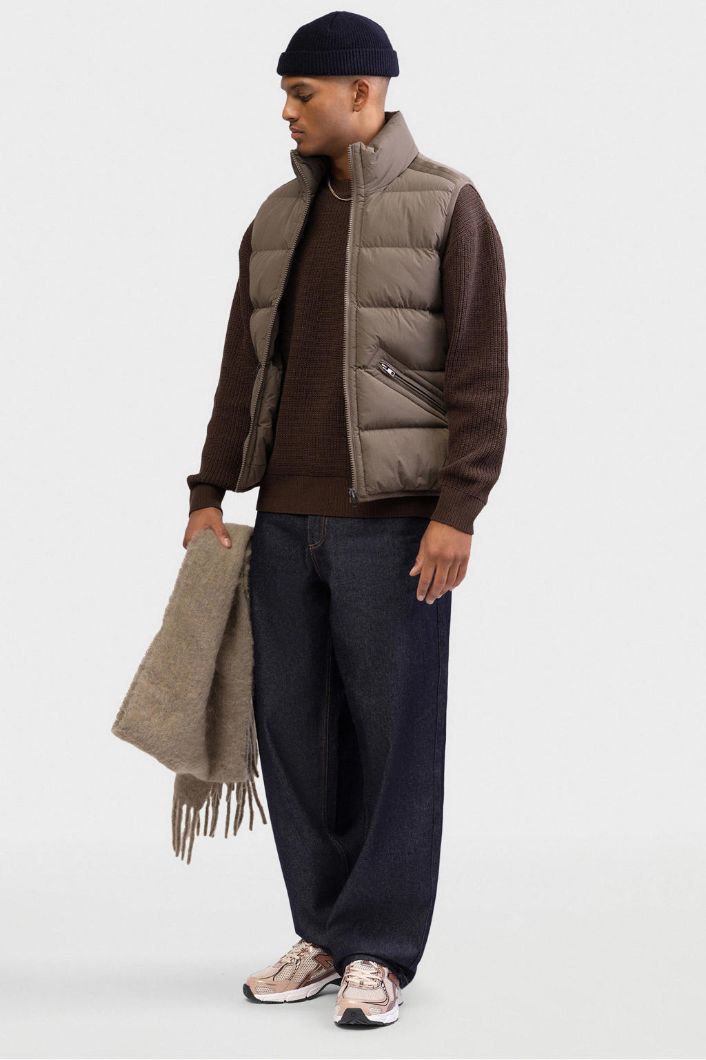 Bruine heren Redefined Rebel quilted bodywarmer van polyester met effen, opstaande kraag, ritssluiting en doorgestikte details