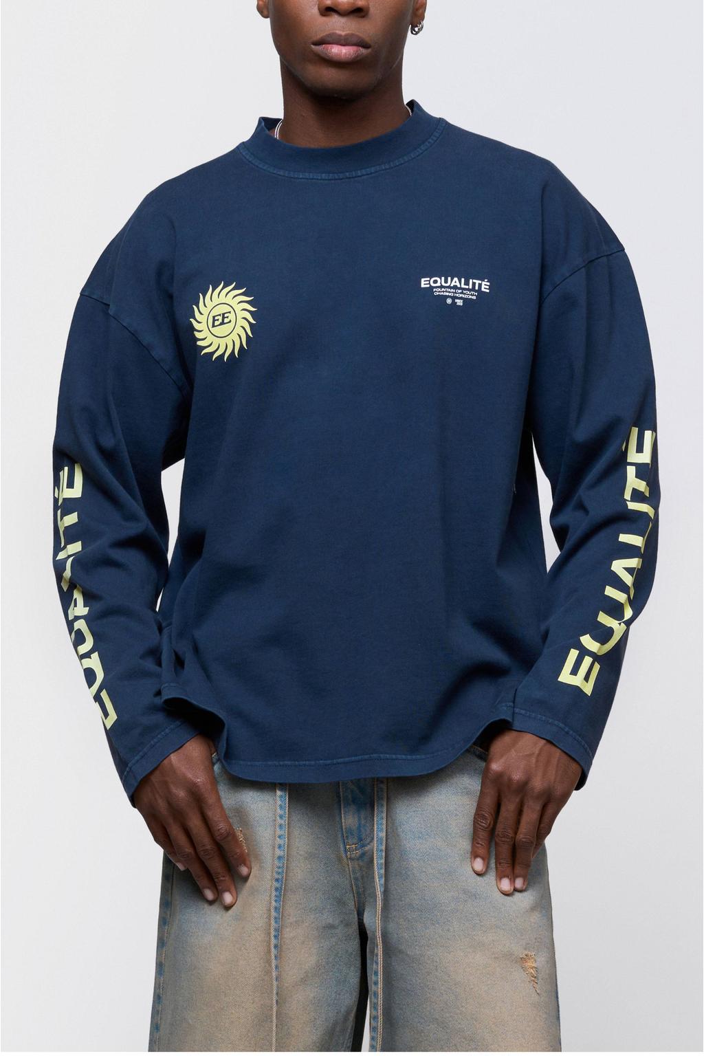 Donkerblauwe heren Equalité oversized longsleeve van katoen met backprint, lange mouwen, ronde hals en geribde boorden